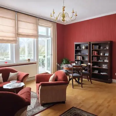Elegante Altbauwohnung mit Schlossblick und Parkplatz