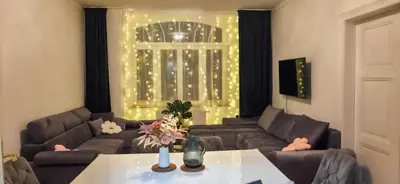 Ein Sitzbereich in der Unterkunft Premium Gruppen-Apartments in Gründerzeit-Villa mit Schlossblick und Parkplatz 16 Gäste