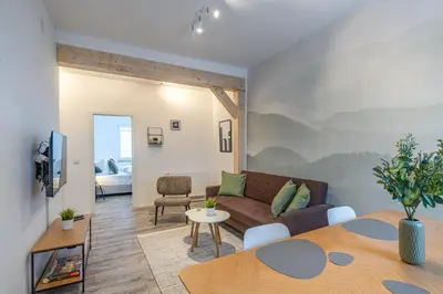 Ein Sitzbereich in der Unterkunft home4stays Apartmenthaus in Top-Lage an der Wurmbergseilbahn