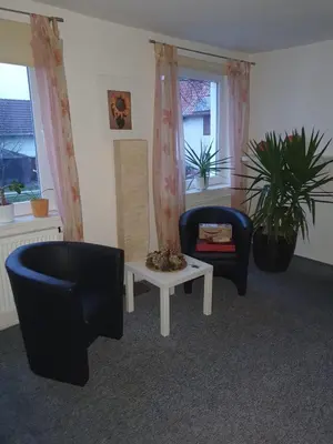 Ein Sitzbereich in der Unterkunft Ferienwohnung zur Apotheke