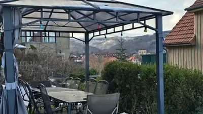 Ein allgemeiner Bergblick oder ein Berglick von der Ferienwohnung aus