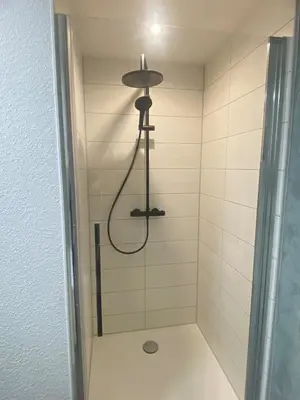 Ein Badezimmer in der Unterkunft Wunderschönes Haus am Waldrand 1