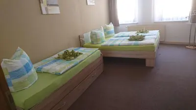 Ein Bett oder Betten in einem Zimmer der Unterkunft Ferienwohnung am Markt