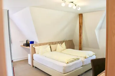 Ein Bett oder Betten in einem Zimmer der Unterkunft Pension Alscher Garni
