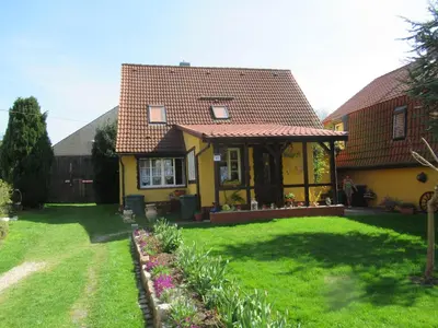 Ein Garten an der Unterkunft Ferienwohnung Sommer