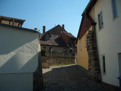 Das Gebäude in dem sich das Ferienhaus befindet