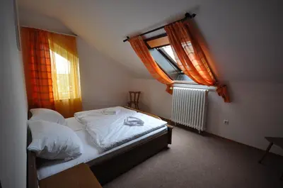 Ein Bett oder Betten in einem Zimmer der Unterkunft Hotel & Hostel Drei Bären