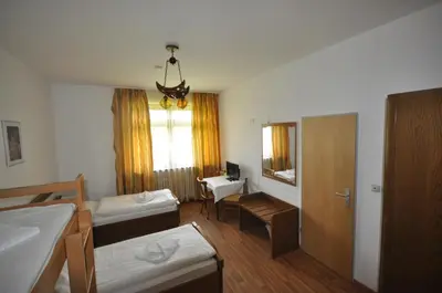 Ein Bett oder Betten in einem Zimmer der Unterkunft Hotel & Hostel Drei Bären