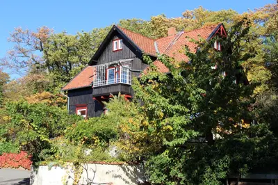 Das Gebäude in dem sich die Ferienwohnung befindet