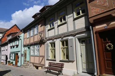 Das Gebäude in dem sich das Ferienhaus befindet