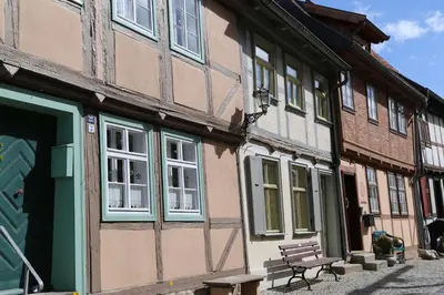 Das Gebäude in dem sich das Ferienhaus befindet