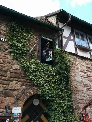 Das Gebäude in dem sich das Ferienhaus befindet