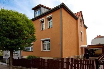 Das Gebäude in dem sich die Ferienwohnung befindet