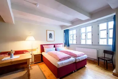 Ein Bett oder Betten in einem Zimmer der Unterkunft Hotel Pension St Nikolai