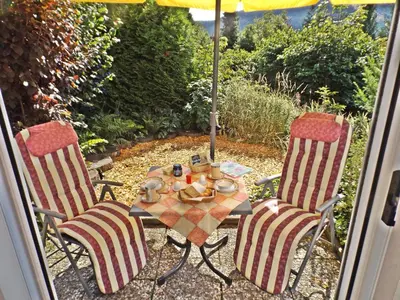 Ein Garten an der Unterkunft Premium-Ferienwohnungen Bergblick im Haus Hopfe