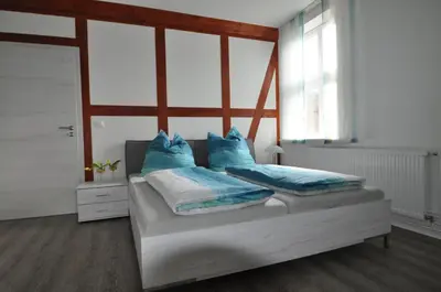 Ein Bett oder Betten in einem Zimmer der Unterkunft Gasthaus und Ferienwohnungen 