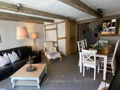 Ein Sitzbereich in der Unterkunft Ferienhaus Anno 1599