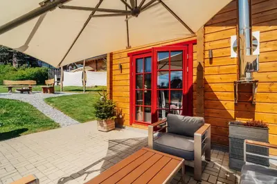Das Gebäude in dem sich das Ferienhaus befindet