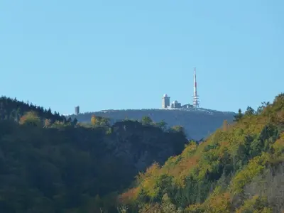 Ein allgemeiner Bergblick oder ein Berglick von der Ferienwohnung aus