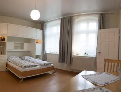 Ein Bett oder Betten in einem Zimmer der Unterkunft Wohnen im Denkmal