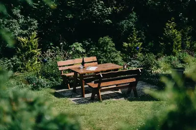 Ein Garten an der Unterkunft Kleiner Bergzauber