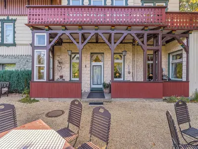 Das Gebäude in dem sich die Ferienwohnung befindet