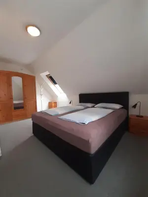 Ein Bett oder Betten in einem Zimmer der Unterkunft Ferienwohnung Stricker 3/3