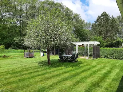 Ein Garten an der Unterkunft Ferienwohnung Stricker 3/1