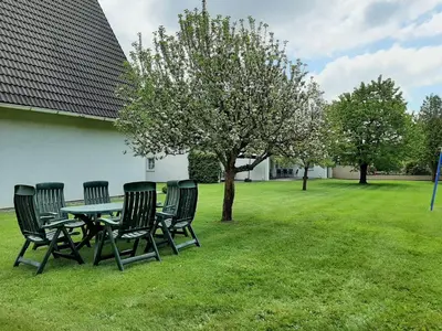 Ein Garten an der Unterkunft Ferienwohnung Stricker 3/1