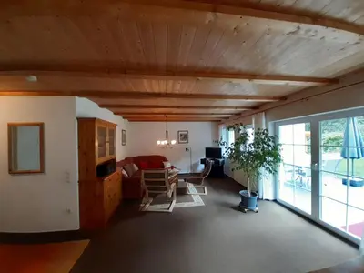 Ein Sitzbereich in der Unterkunft Ferienwohnung Stricker 3/1