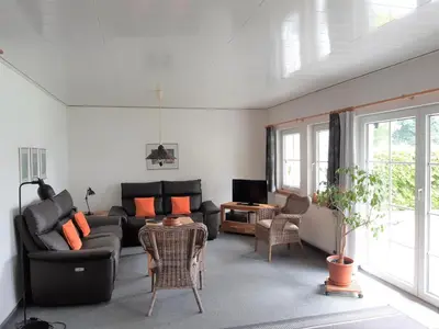 Ein Sitzbereich in der Unterkunft Ferienwohnung Stricker 1/1