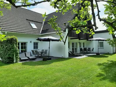 Ein Garten an der Unterkunft Ferienwohnung Stricker B, Balkon 1/2