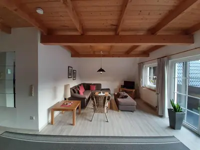 Ein Sitzbereich in der Unterkunft Ferienwohnung Stricker Typ B, Balkon 2/2