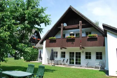 Ein Garten an der Unterkunft Ferienwohnung Stricker Typ A, Balkon 2/3