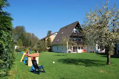 Ein Garten an der Unterkunft Ferienwohnung Stricker Typ A, Balkon 2/3