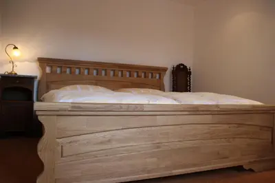 Ein Bett oder Betten in einem Zimmer der Unterkunft Die gute Stube