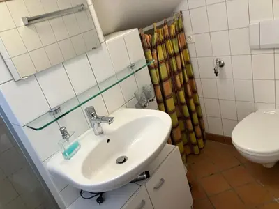 Ein Badezimmer in der Unterkunft Blaues Häuschen
