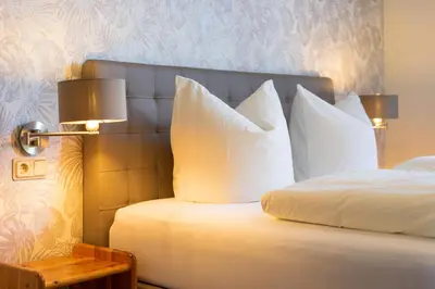 Ein Bett oder Betten in einem Zimmer der Unterkunft Pension Schweizer Hof