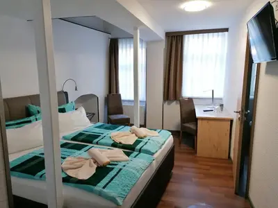 Ein Bett oder Betten in einem Zimmer der Unterkunft Hotel garni 