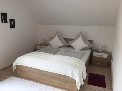 Ein Bett oder Betten in einem Zimmer der Unterkunft Ferienwohnung Unikat Harz