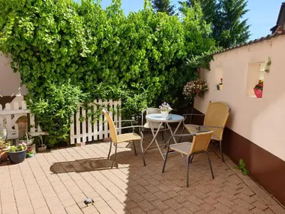 Ein Garten an der Unterkunft Gästehaus zum Georgenberg