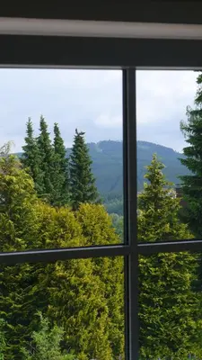 Ein allgemeiner Bergblick oder ein Berglick von der Ferienwohnung aus