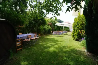 Ein Garten an der Unterkunft Hotel Am Kurpark