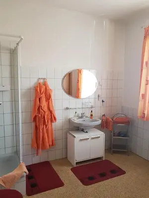 Ein Badezimmer in der Unterkunft Haus Andrea