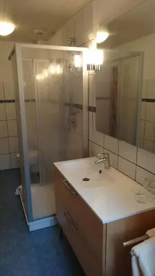 Ein Badezimmer in der Unterkunft Pension Villa Irene