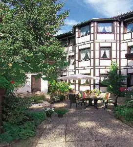 Ein Garten an der Unterkunft Pension Villa Irene