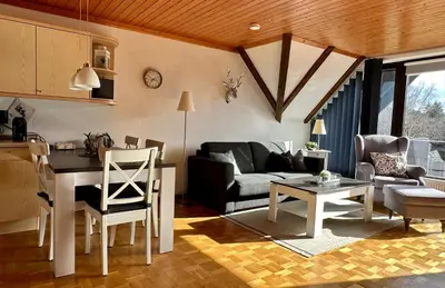 Ein Sitzbereich in der Unterkunft Ferienwohnung Weitblick am Kurpark