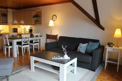 Ein Sitzbereich in der Unterkunft Ferienwohnung Weitblick am Kurpark
