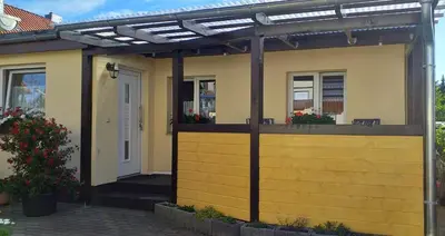Das Gebäude in dem sich das Ferienhaus befindet