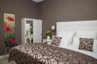 Ein Bett oder Betten in einem Zimmer der Unterkunft Haus Hotel & Pension Villa Laluna